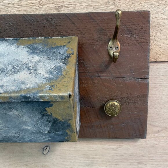 Wall trunk box on an upcycled wood for wall decoration - Picture 2 of 5